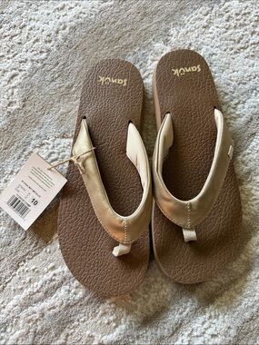 Sanuk Women’s Metallic Gold Foam Flip Flops Sz 10 NWT